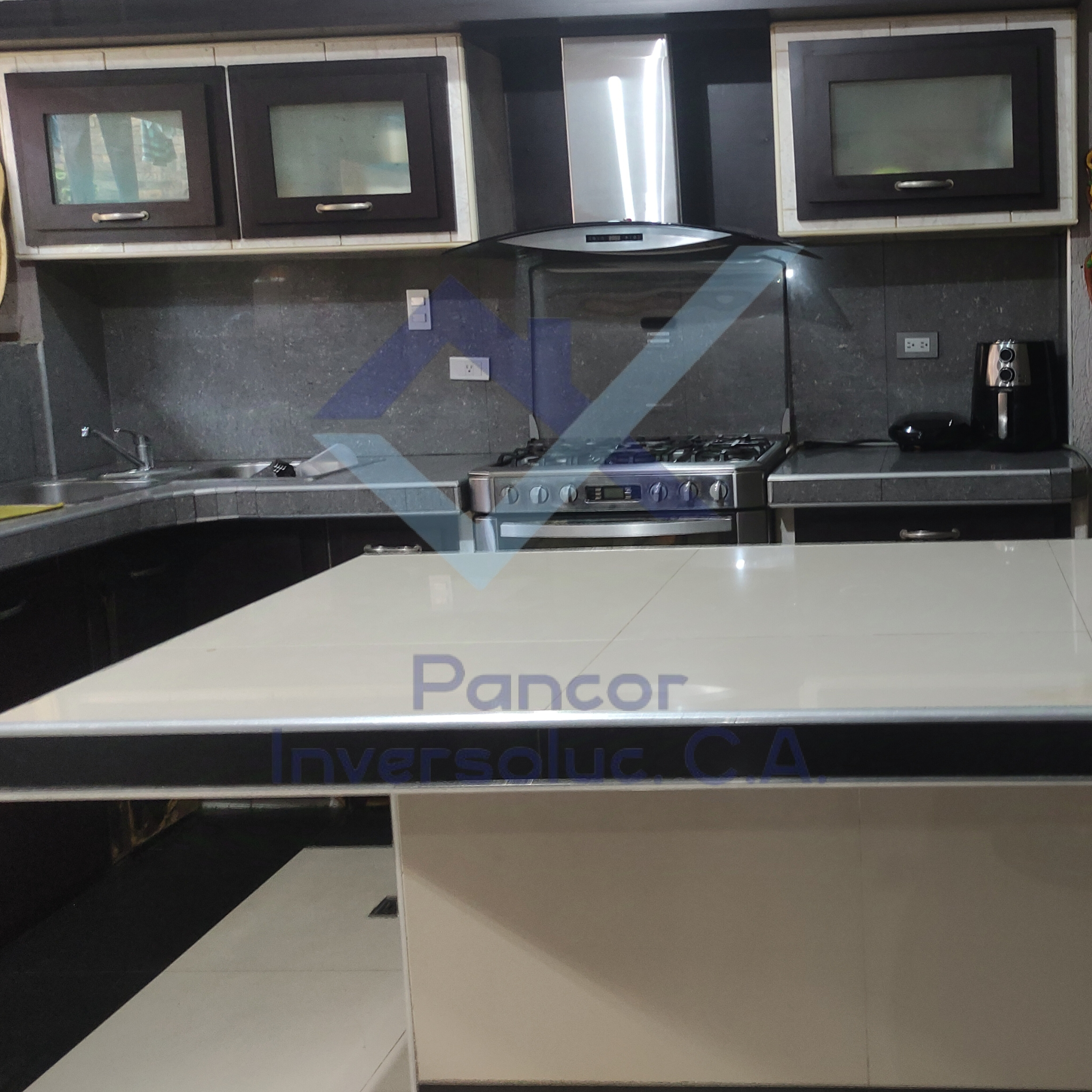Casa en Venta en Los Guayos - Paraparal (6H - 2B - 4PE)