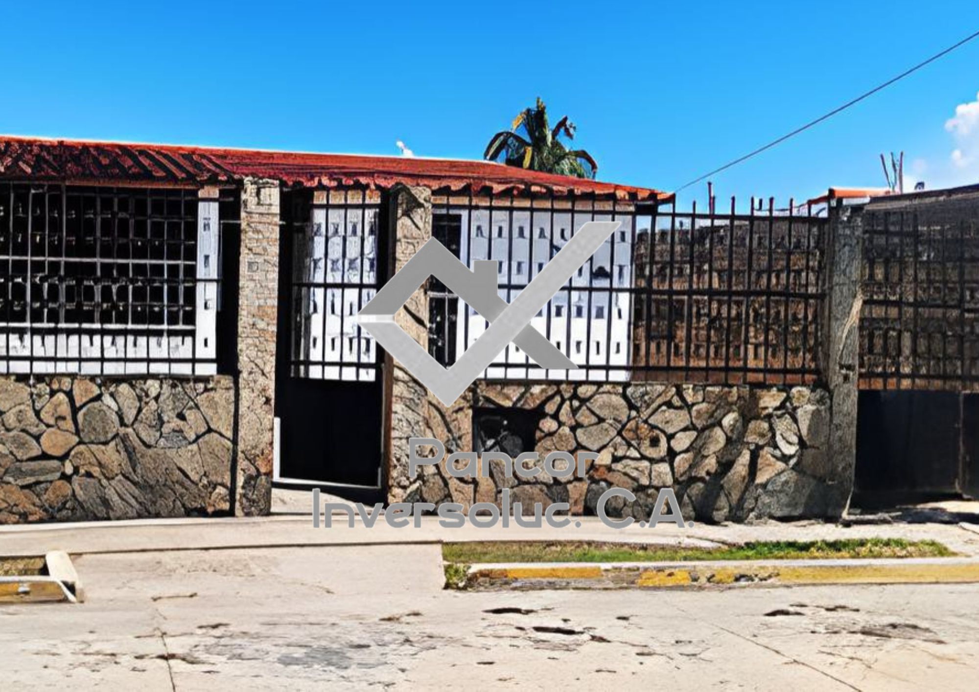 Casa en Venta en Guayabal San Joaquin (2H - 1B - 2PE)