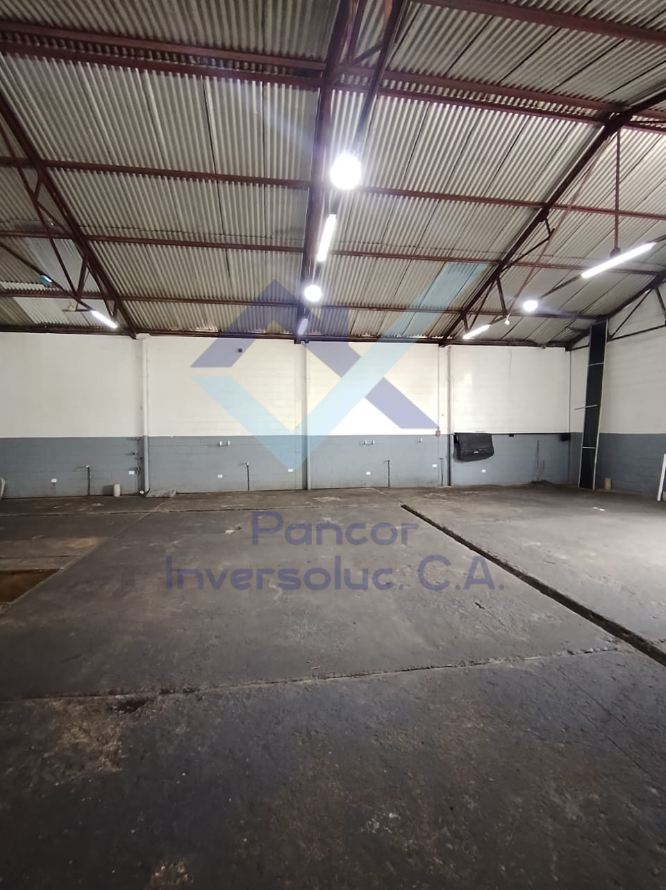Galpon en Venta en Valencia (1H - 2B - PE)