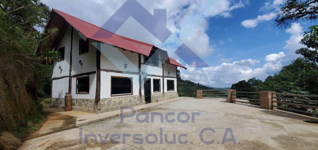 Casa en Venta en Colonia Tovar (3H - 3B - 10PE)