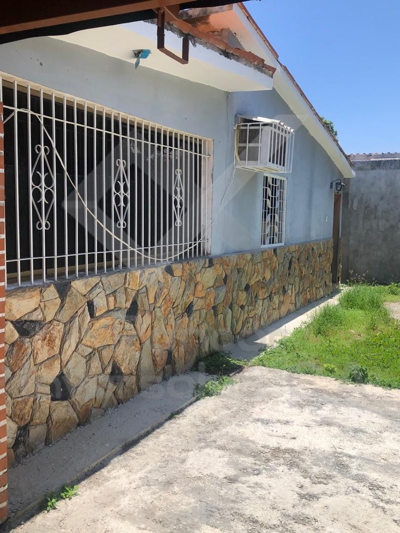 Casa en Venta en Guacara - Ciudad Alianza (4H - 3B - 2PE)
