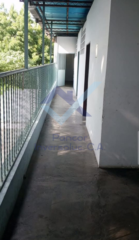 Edificación en Venta en Guacara - Centro (20H - 6B - 8PE)