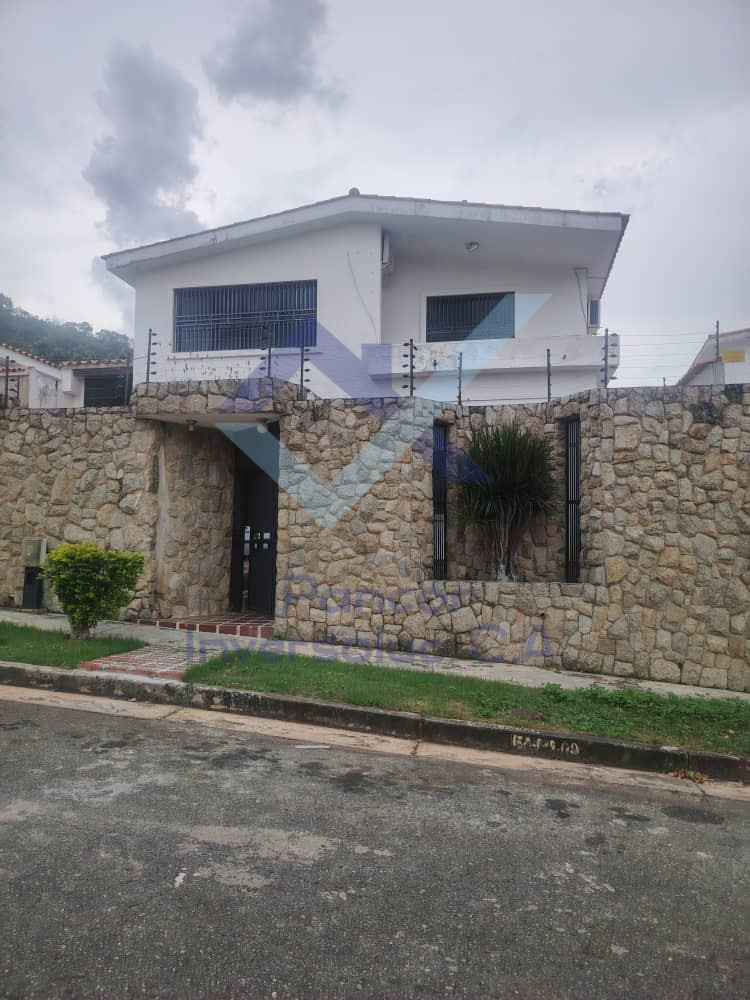Casa en Venta en Trigal Norte (5H - 4B - 4PE)