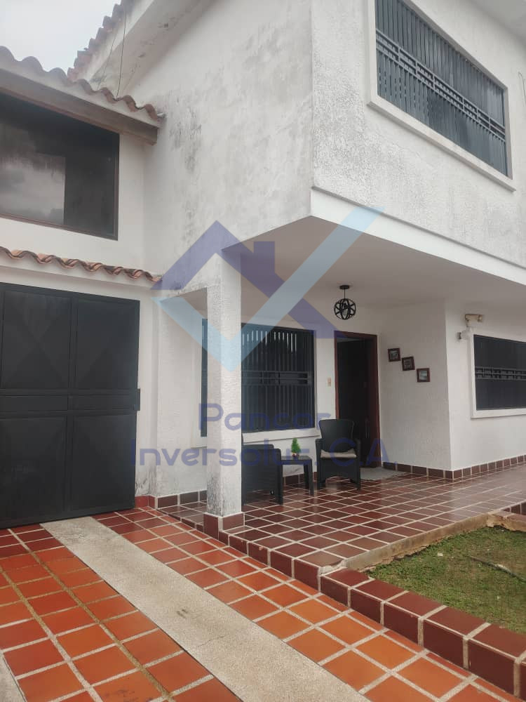 Casa en Venta en Trigal Norte (5H - 4B - 4PE)