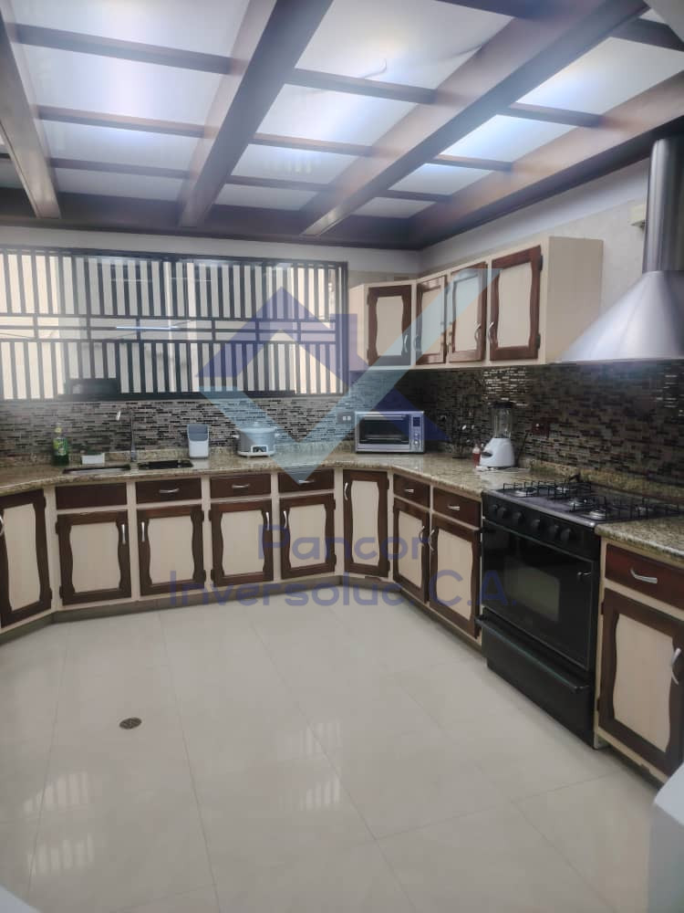 Casa en Venta en Trigal Norte (5H - 4B - 4PE)