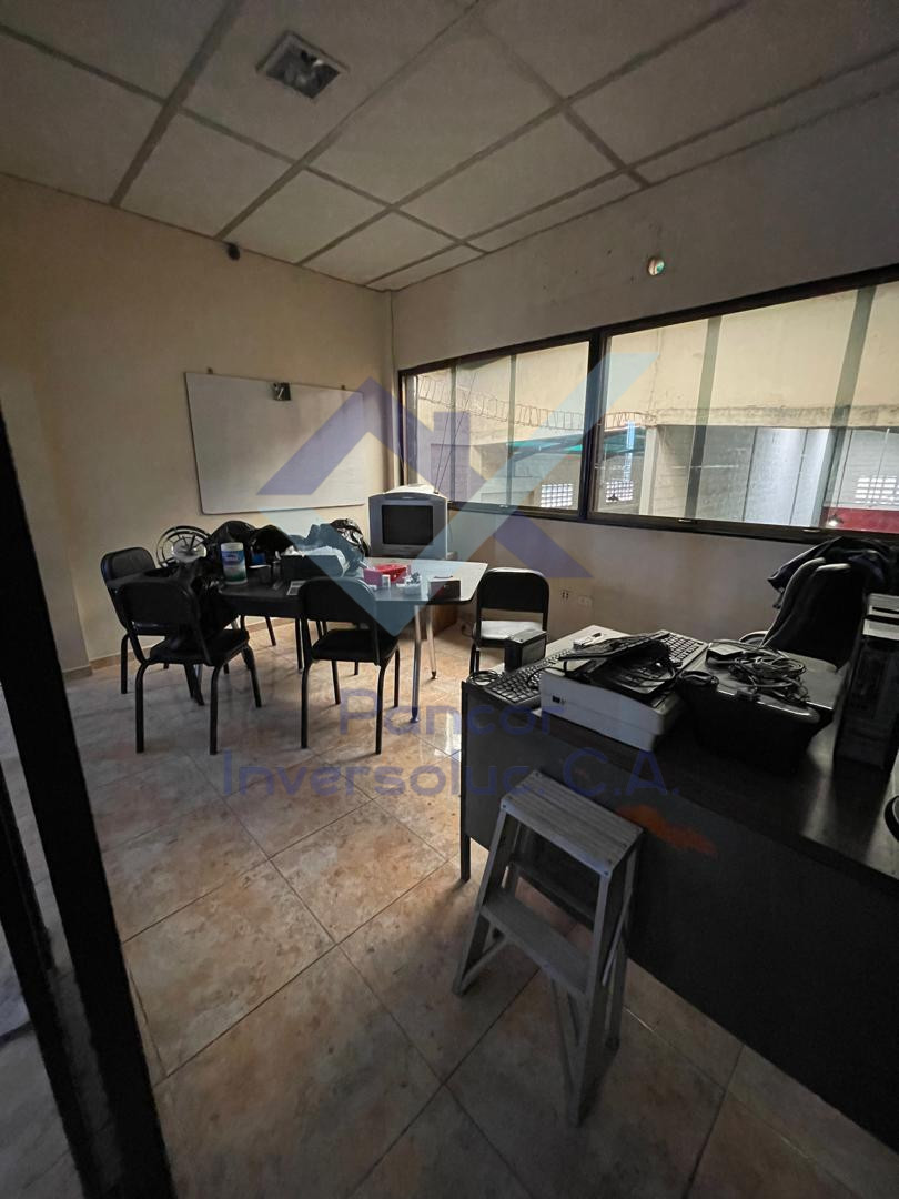 Galpon en Venta en Flor Amarillo (3H - 4B - 6PE)