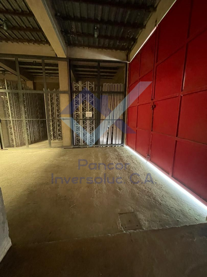 Galpon en Venta en Flor Amarillo (3H - 4B - 6PE)