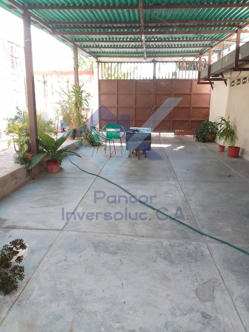 Casa en Venta en Aguas Calientes (2H - 2B - 2PE)