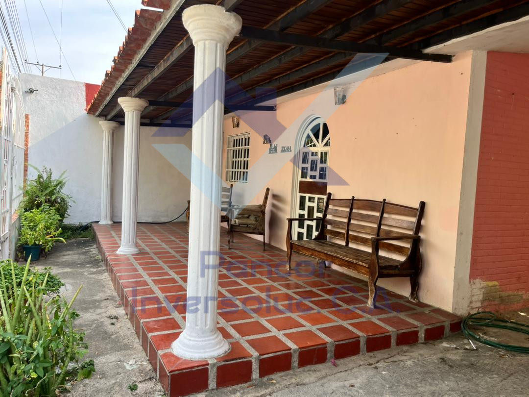 Casa en Venta en San Joaquin (3H - 1B - 2PE)