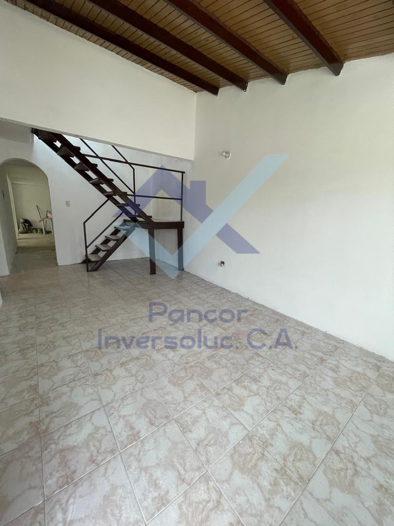 Casa en Venta en San Joaquin (3H - 2B - 4PE)