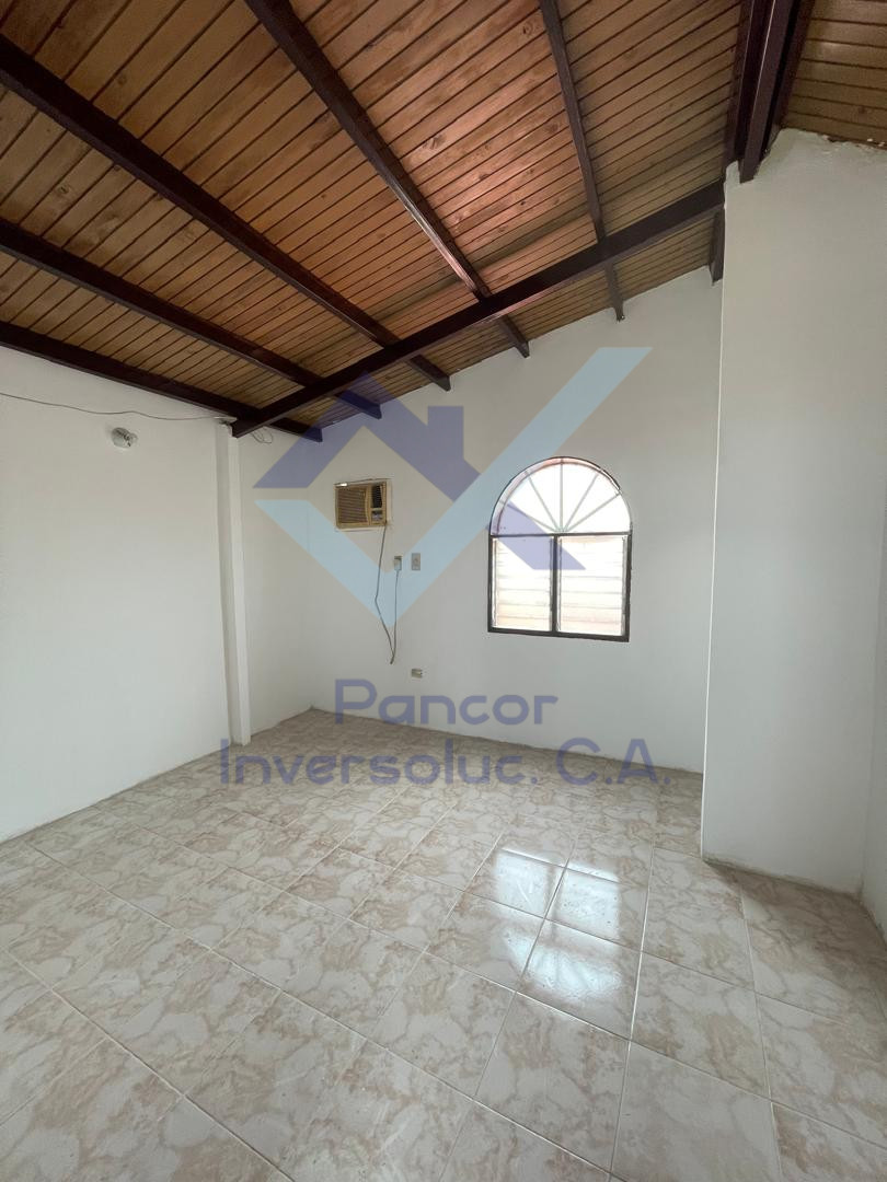 Casa en Venta en San Joaquin (3H - 2B - 4PE)