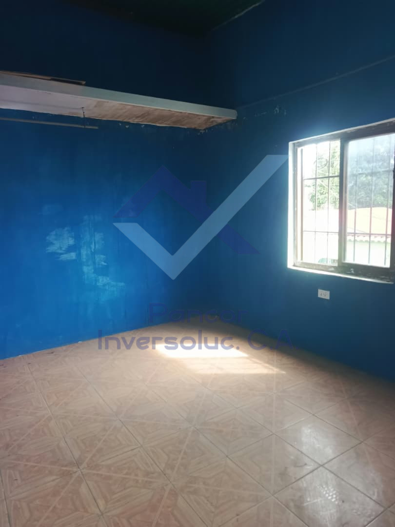 Casa en Venta en Los Guayos (4H - 1B - 1PE)