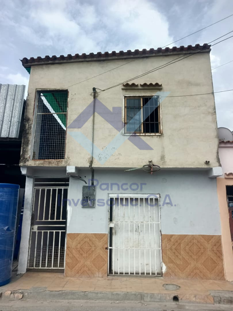 Casa en Venta en Los Guayos (4H - 1B - 1PE)