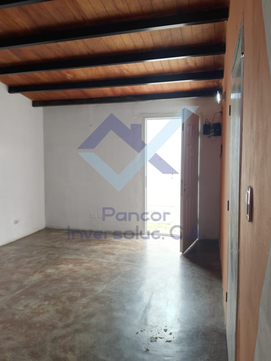 Casa en Venta en San Joaquin (2H - 1B - 3PE)