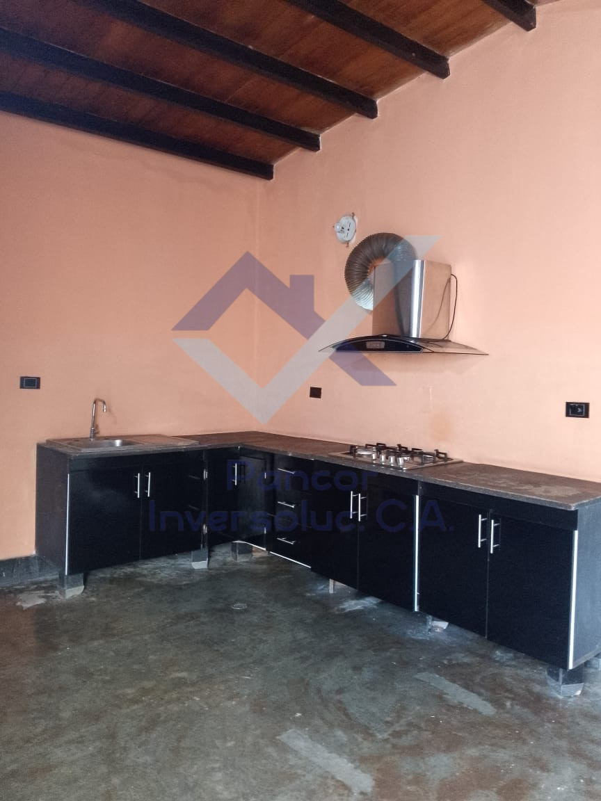 Casa en Venta en San Joaquin (2H - 1B - 3PE)