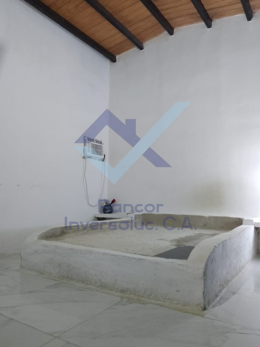 Casa en Venta en San Joaquin (2H - 1B - 3PE)