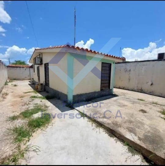 Casa en Venta en San Joaquin (2H - 1B - 2PE)