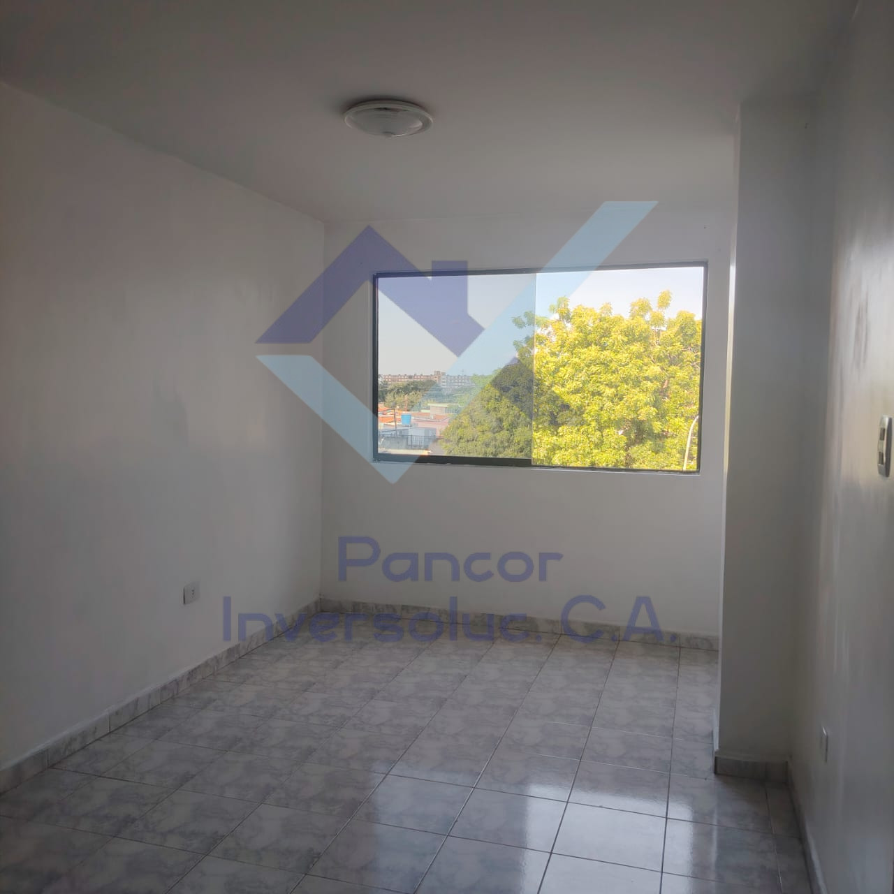 Apartamento en Alquiler en Los Guayos (3H - 1B - 2PE)