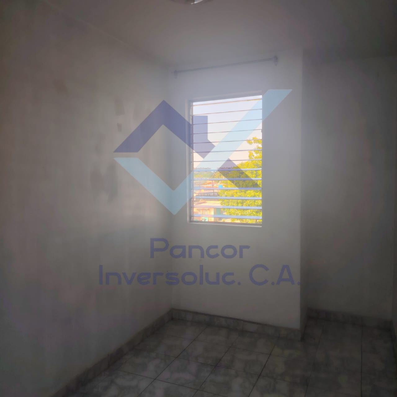Apartamento en Alquiler en Los Guayos (3H - 1B - 2PE)