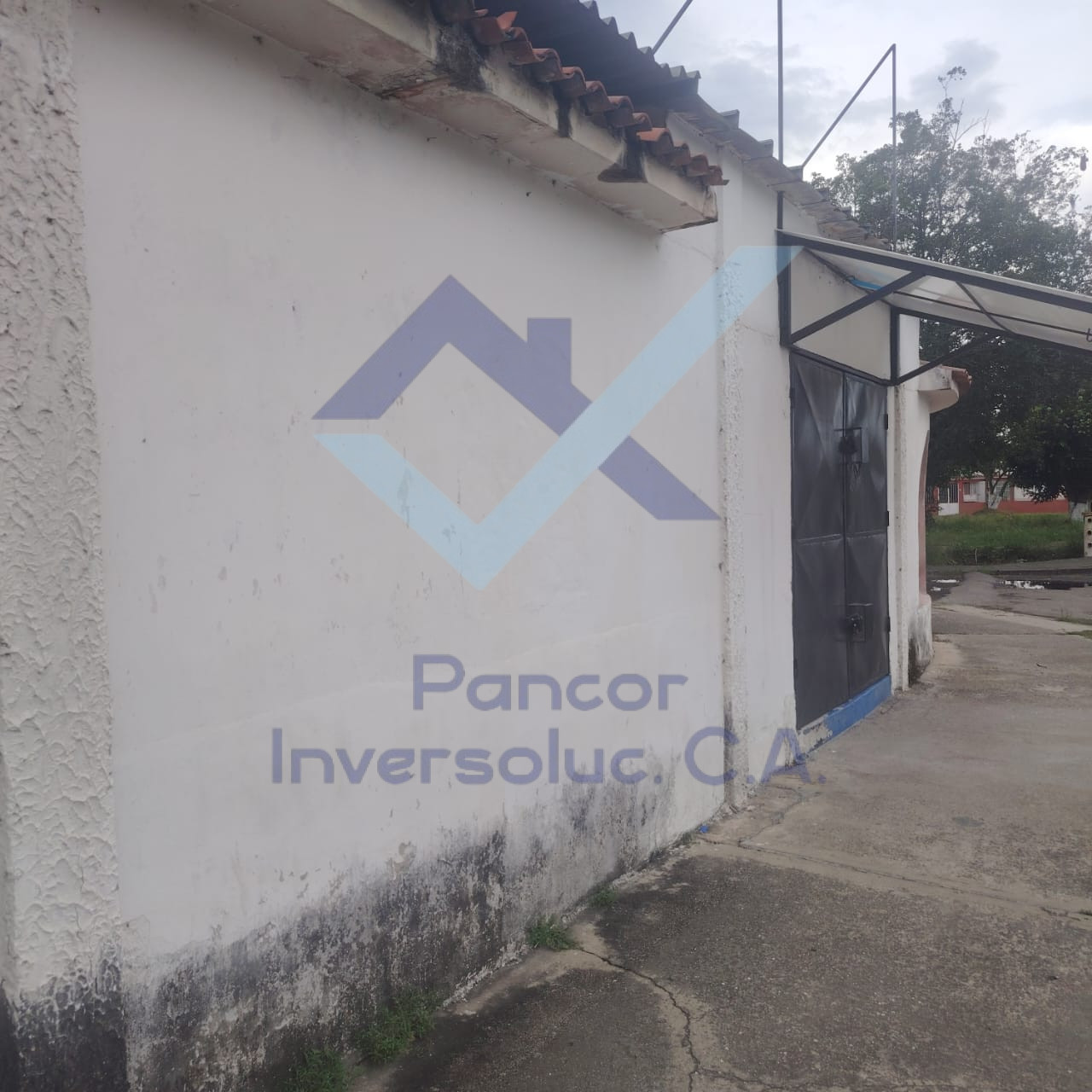 Casa en Venta en Los Guayos (3H - 2B - 1PE)