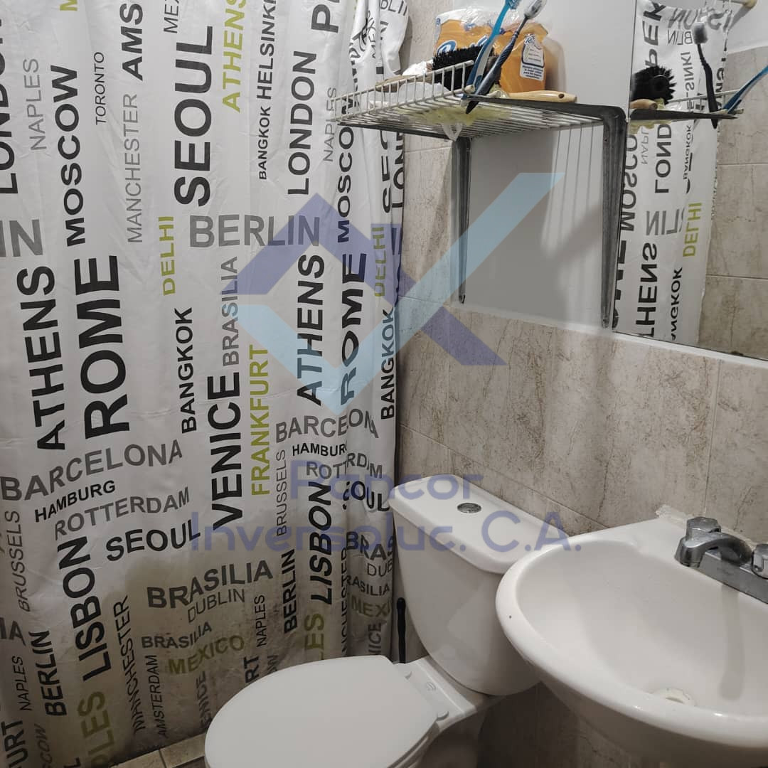Apartamento en Venta en Los Guayos (2H - 2B - 1PE)